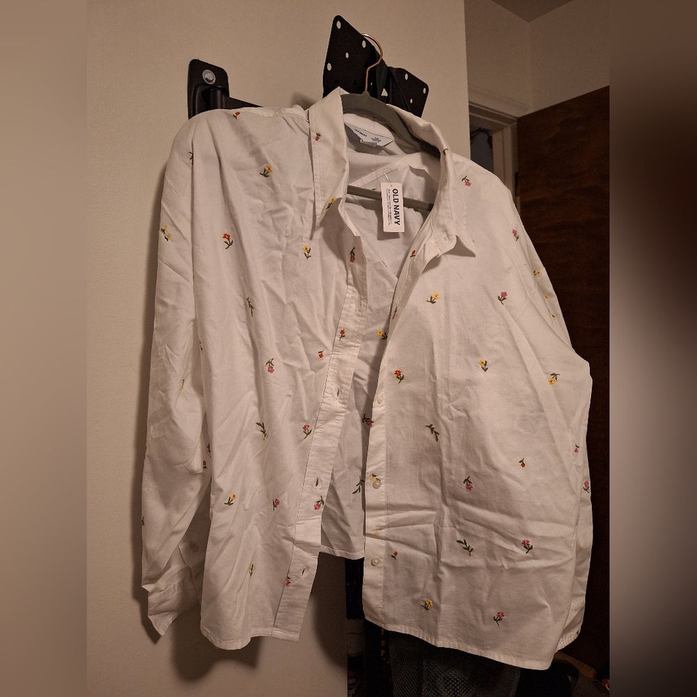 Old Navy White Floral Women's Button Down Shirt